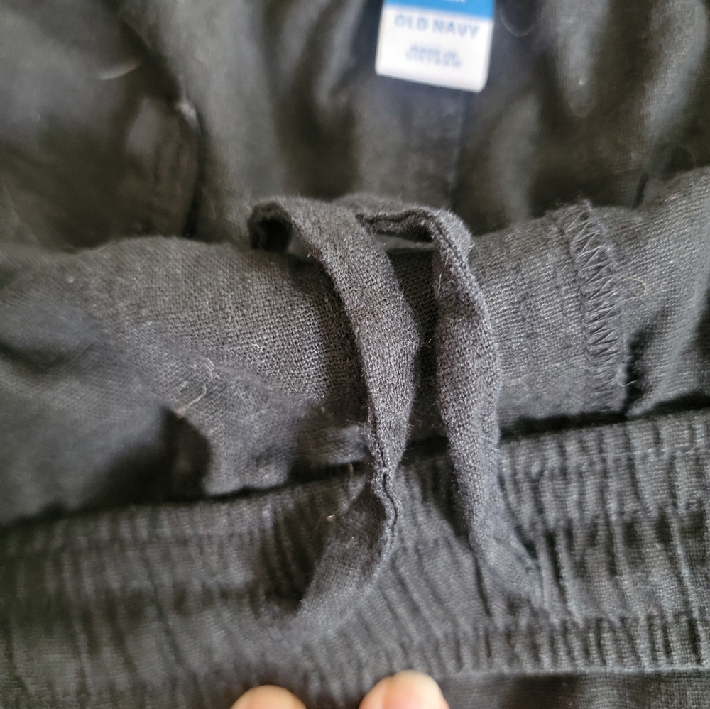 Old Navy Black Relaxed Shorts - Picture 4 of 7